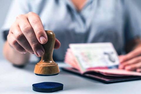 Sellado del pasaporte con visa de negocios