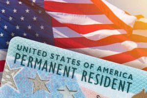 Cómo conseguir la residencia permanente con una Green Card o Tarjeta verde